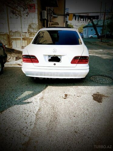 Mercedes E 260 2001, 220,000 km - 2.6 l - Bakı
