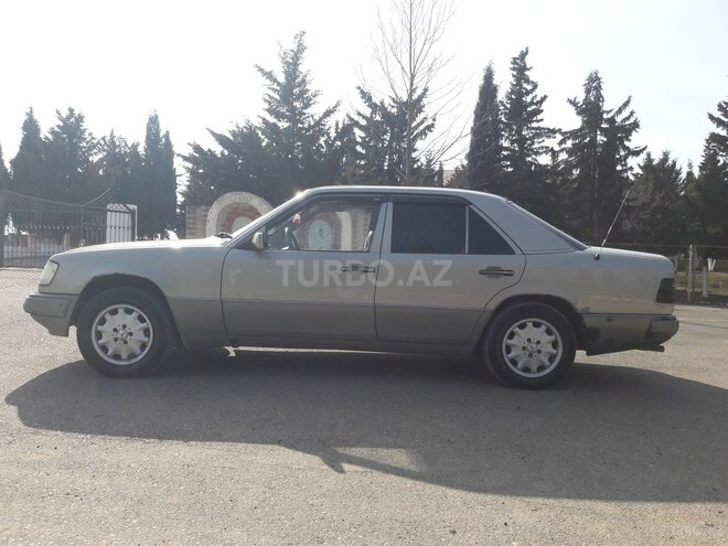 Mercedes E 200 1993, 576,786 km - 2.0 l - Füzuli