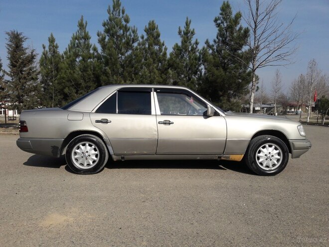 Mercedes E 200 1993, 576,786 km - 2.0 l - Füzuli