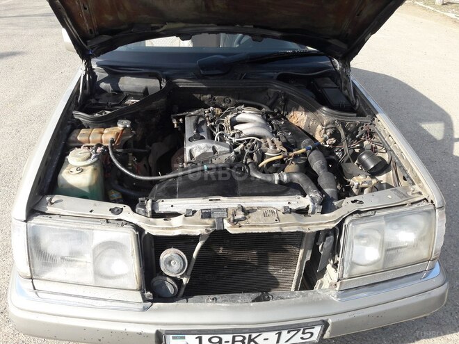 Mercedes E 200 1993, 576,786 km - 2.0 l - Füzuli