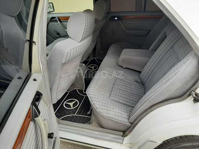 Mercedes E 200 1992, 256,000 km - 2.0 l - Bakı