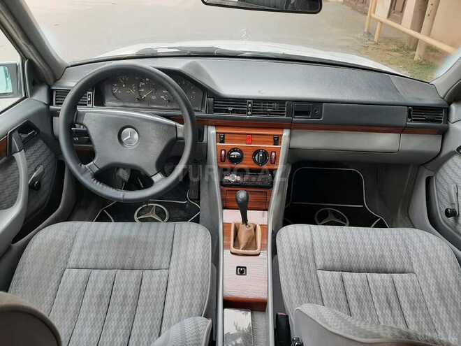 Mercedes E 200 1992, 256,000 km - 2.0 l - Bakı