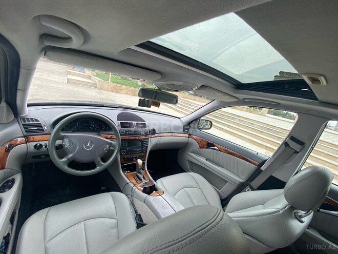 Mercedes E 240 2002, 350,000 km - 2.6 l - Salyan