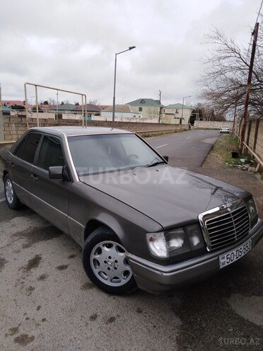 Mercedes E 220 1988, 409,690 km - 2.2 л - Bakı