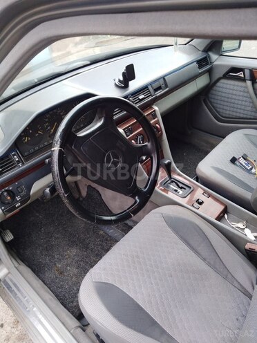 Mercedes E 220 1988, 409,690 km - 2.2 л - Bakı