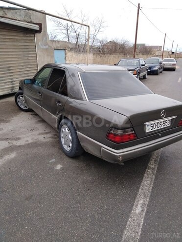 Mercedes E 220 1988, 409,690 km - 2.2 л - Bakı