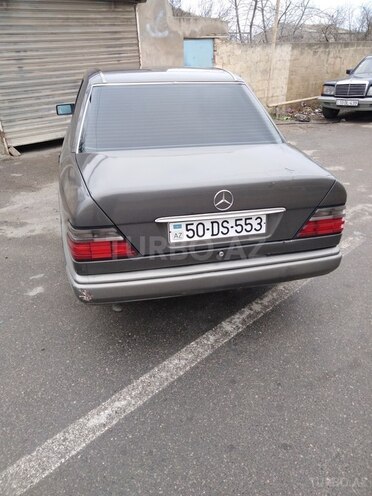 Mercedes E 220 1988, 409,690 km - 2.2 л - Bakı