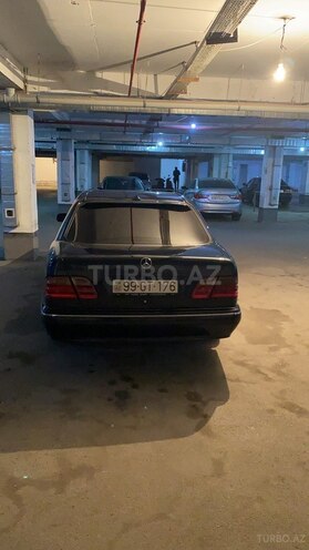 Mercedes E 270 2001, 401,000 km - 2.7 l - Bakı