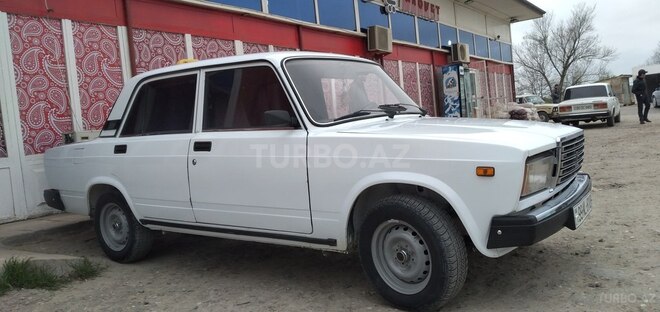 LADA (VAZ) 2107 2003, 190,000 km - 1.6 л - Salyan