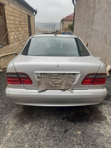 Mercedes E 220 2000, 324,523 km - 2.2 l - Bakı