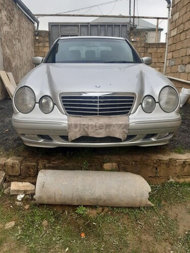 Mercedes E 220 2000, 324,523 km - 2.2 l - Bakı
