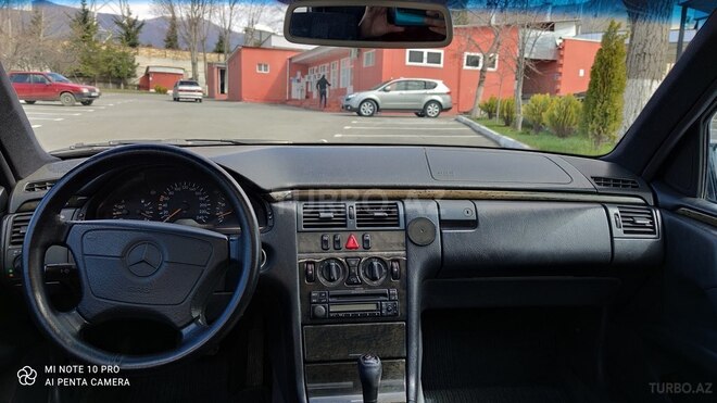 Mercedes E 240 1998, 250,000 km - 2.4 l - Şəki