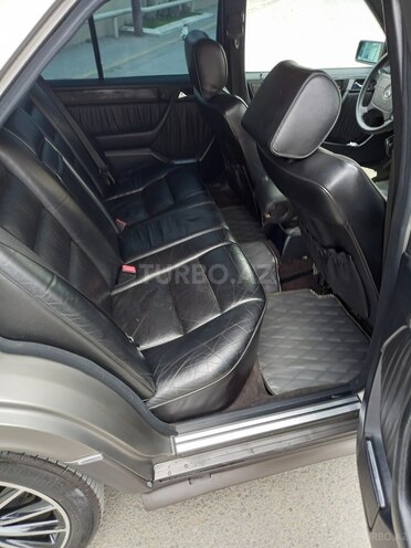 Mercedes E 300 1991, 235,000 km - 3.0 l - Bakı