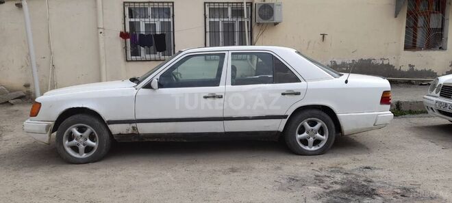 Mercedes E 230 1988, 185,358 km - 2.3 л - Yevlax