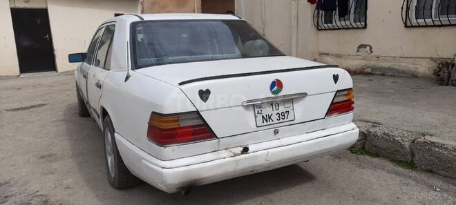Mercedes E 230 1988, 185,358 km - 2.3 л - Yevlax