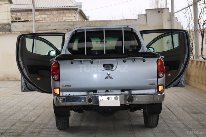 Mitsubishi L200 2011, 185,000 km - 2.5 l - Gəncə