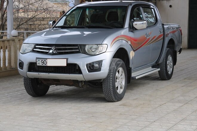 Mitsubishi L200 2011, 185,000 km - 2.5 l - Gəncə