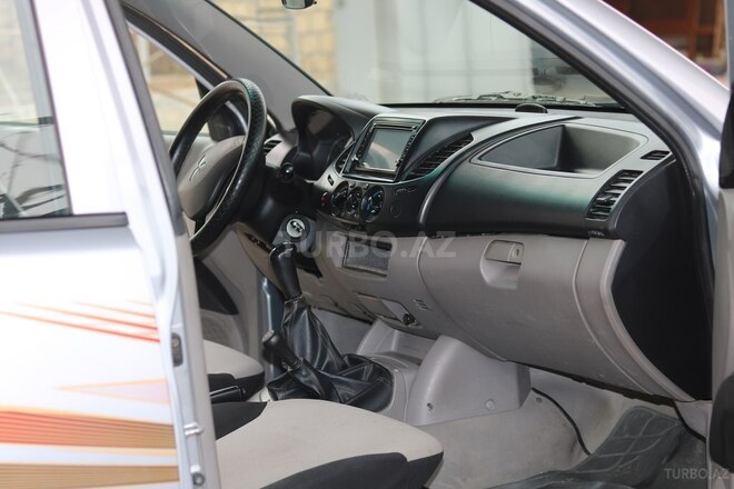 Mitsubishi L200 2011, 185,000 km - 2.5 l - Gəncə