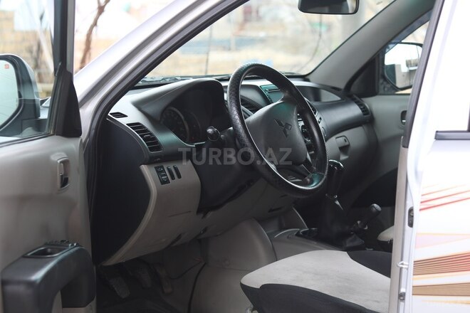 Mitsubishi L200 2011, 185,000 km - 2.5 l - Gəncə