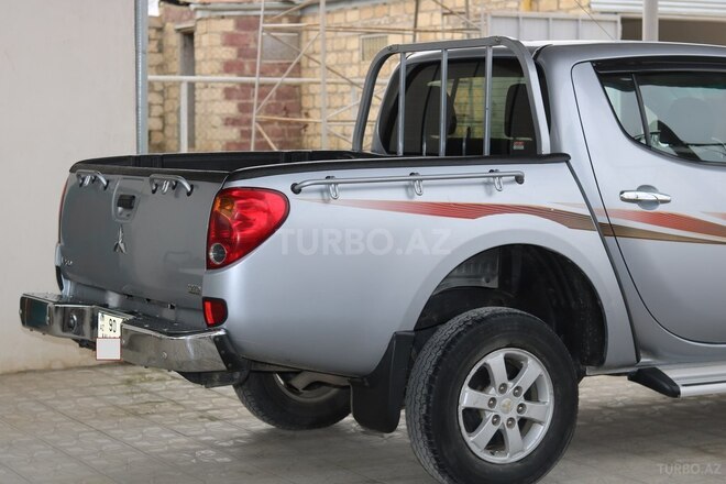 Mitsubishi L200 2011, 185,000 km - 2.5 l - Gəncə