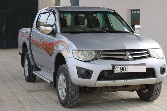 Mitsubishi L200 2011, 185,000 km - 2.5 l - Gəncə
