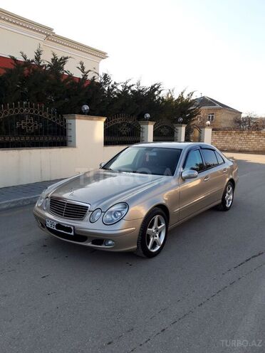 Mercedes E 220 2005, 240,000 km - 2.2 л - Quba