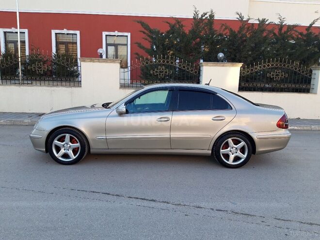 Mercedes E 220 2005, 240,000 km - 2.2 л - Quba