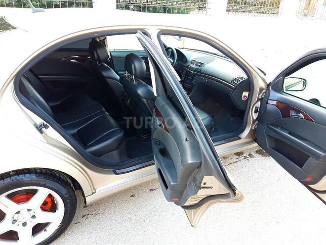 Mercedes E 220 2005, 240,000 km - 2.2 л - Quba