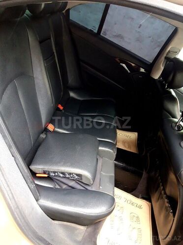 Mercedes E 220 2005, 240,000 km - 2.2 л - Quba
