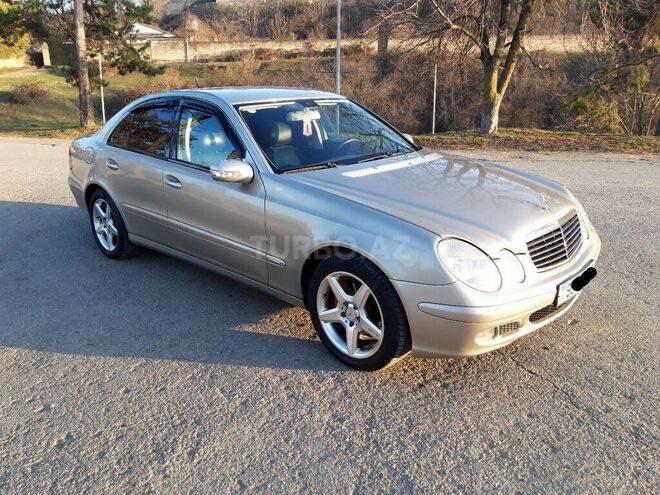 Mercedes E 220 2005, 240,000 km - 2.2 л - Quba