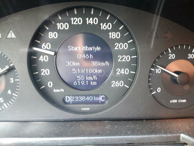 Mercedes E 220 2005, 240,000 km - 2.2 л - Quba