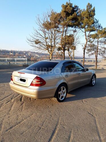 Mercedes E 220 2005, 240,000 km - 2.2 л - Quba