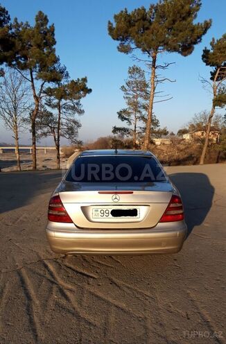 Mercedes E 220 2005, 240,000 km - 2.2 л - Quba