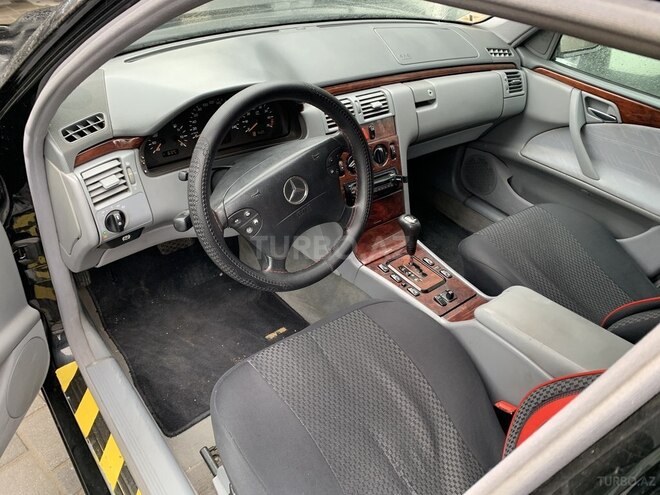 Mercedes E 240 1999, 279,000 km - 2.4 l - Bakı