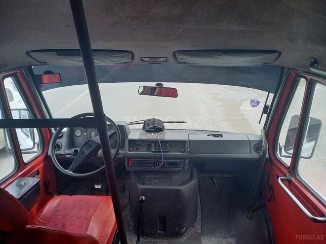 Mercedes 208 D 1985, 20,000 km - 2.5 л - Bakı
