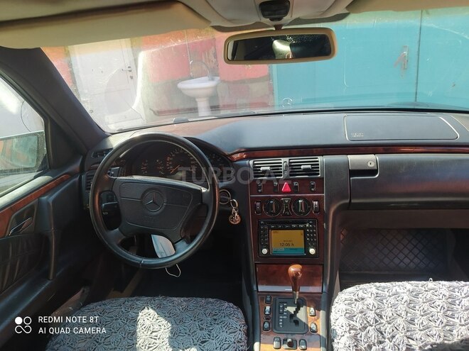 Mercedes E 240 1998, 317,570 km - 2.4 l - Bakı