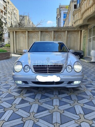 Mercedes E 240 2001, 221,356 km - 2.4 l - Bakı