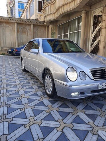 Mercedes E 240 2001, 221,356 km - 2.4 l - Bakı