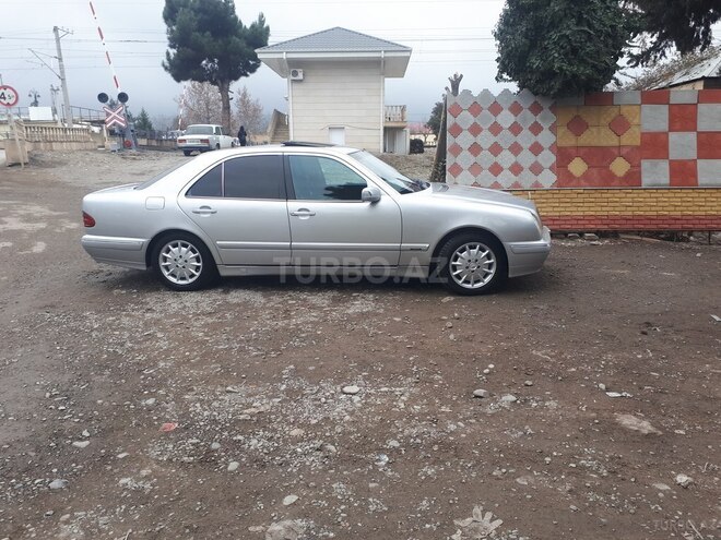 Mercedes E 240 2001, 290,000 km - 2.6 л - Tovuz