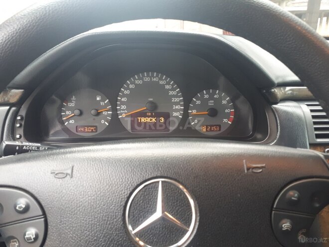 Mercedes E 240 2001, 290,000 km - 2.6 л - Tovuz