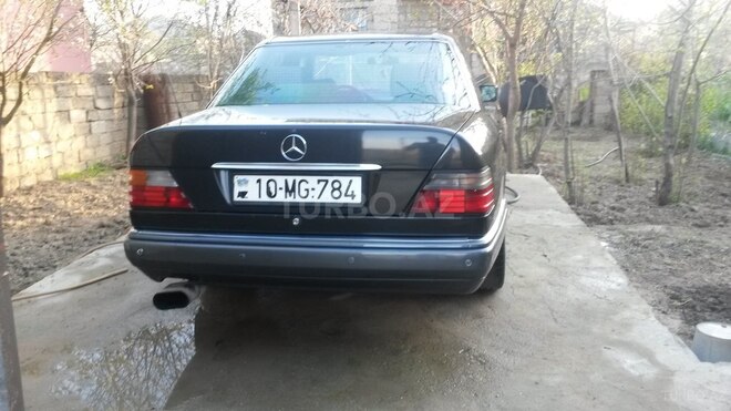 Mercedes E 220 1993, 385,000 km - 2.2 l - Bakı