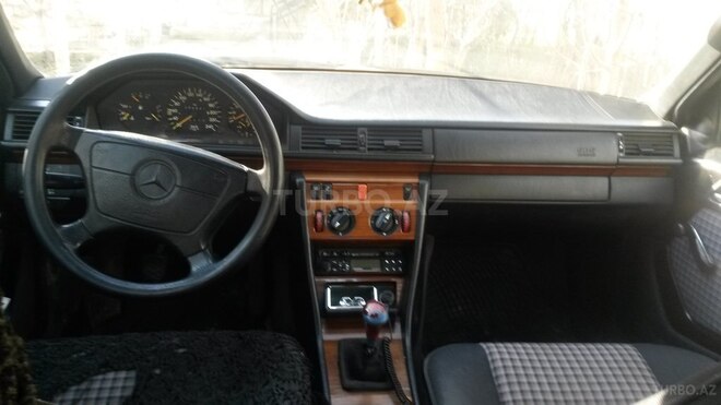 Mercedes E 220 1993, 385,000 km - 2.2 l - Bakı