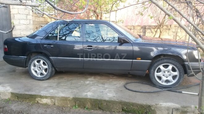 Mercedes E 220 1993, 385,000 km - 2.2 l - Bakı