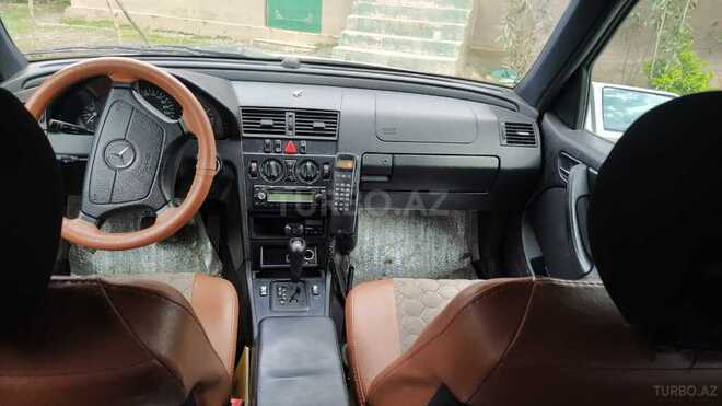 Mercedes C 200 2000, 398,765 km - 2.0 л - Astara