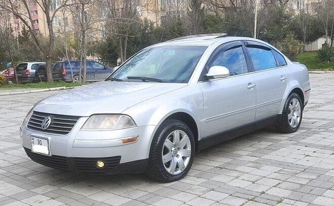Volkswagen Passat 2004, 267,700 km - 1.8 l - Bakı