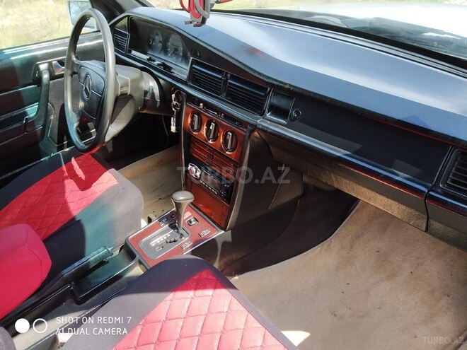 Mercedes 190 1992, 25,000 km - 2.0 l - Salyan