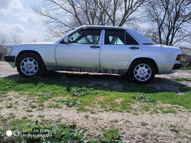 Mercedes 190 1992, 25,000 km - 2.0 l - Salyan