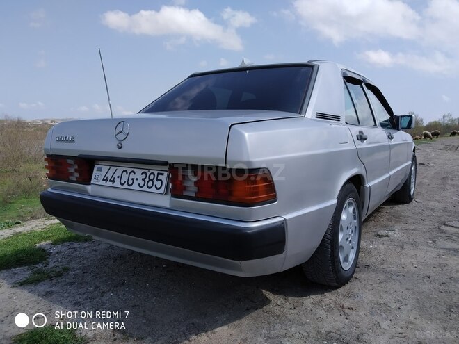 Mercedes 190 1992, 25,000 km - 2.0 l - Salyan