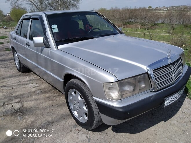 Mercedes 190 1992, 25,000 km - 2.0 l - Salyan