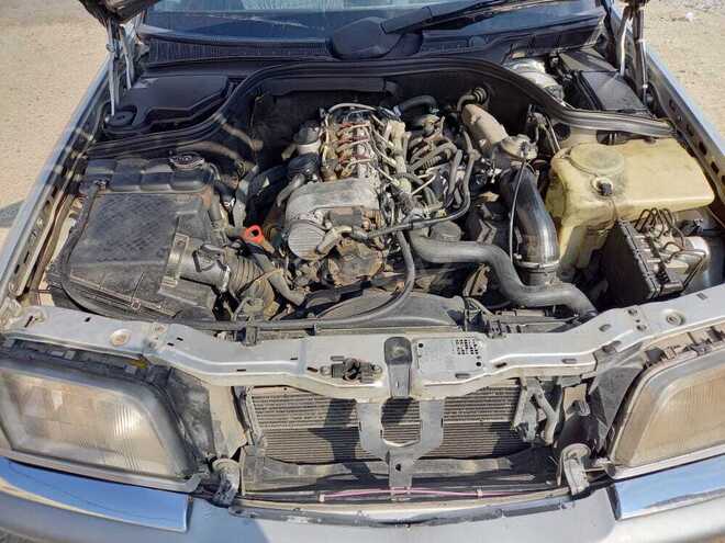 Mercedes C 220 1999, 423,636 km - 2.2 l - Bakı